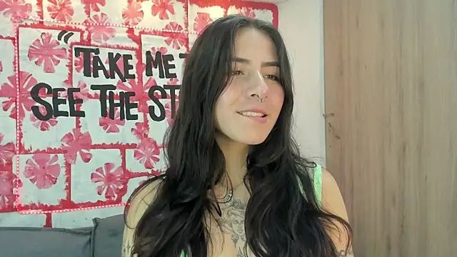 Snapshot of Mhelanny2 chatting on March 8, 3:28 am Mhelanny2 online show from March 8, 3:28 am