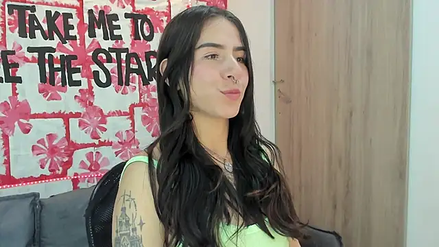 Snapshot of Mhelanny2 chatting on March 8, 6:32 am Mhelanny2 online show from March 8, 6:32 am