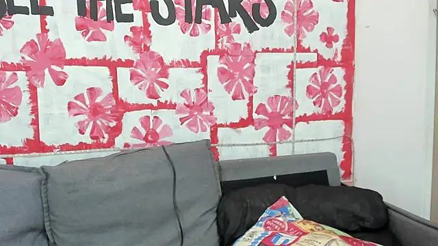 Snapshot of Mhelanny2 chatting on March 9, 8:18 am Mhelanny2 online show from March 9, 8:18 am