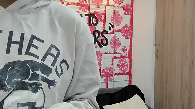 Snapshot of Mhelanny2 chatting on March 13, 10:10 pm Mhelanny2 online show from March 13, 10:10 pm