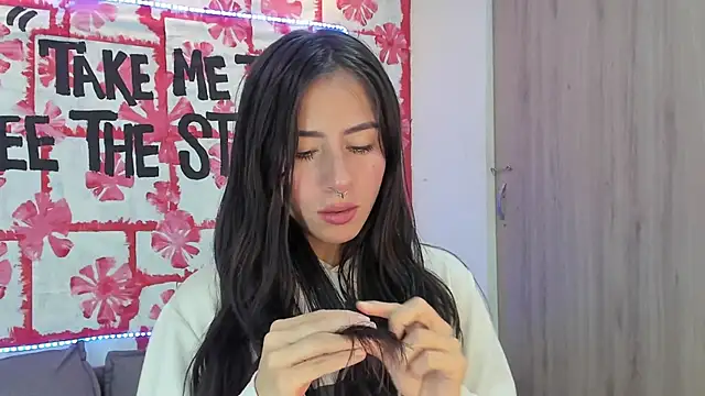 Snapshot of Mhelanny2 chatting on March 14, 4:21 am Mhelanny2 online show from March 14, 4:21 am