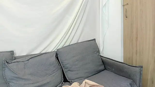 Snapshot of Mhelanny2 chatting on September 28, 5:57 am Mhelanny2 online show from September 28, 5:57 am