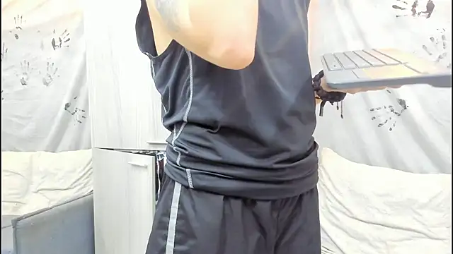 Snapshot of Mhelanny2 chatting on October 25, 3:40 pm Mhelanny2 online show from October 25, 3:40 pm