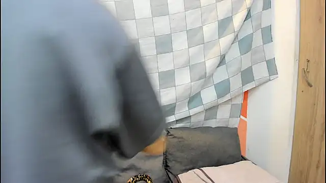 Snapshot of Mhelanny2 chatting on November 17, 6:24 pm Mhelanny2 online show from November 17, 6:24 pm