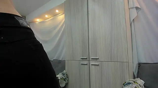 Mhelanny2 online show from February 18, 6:15 pm