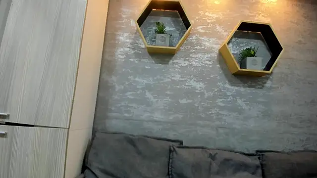 Mhelanny2 online show from April 22, 8:10 pm