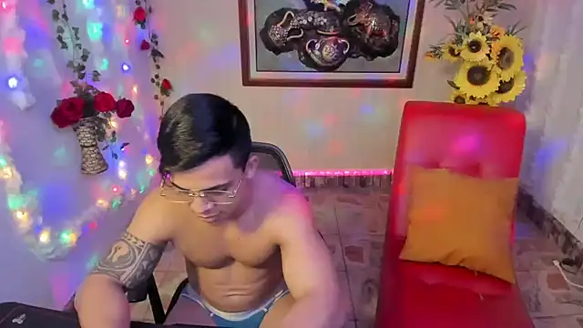 TheMuscularVenezuelanMan online show from March 4, 8:27 pm