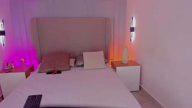 luisah  online show from February 27, 8:09 pm