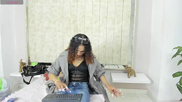 StefanyMiler online show from February 12, 6:51 am