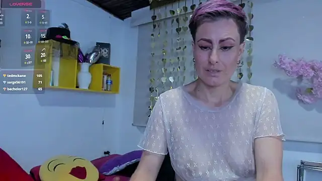 yasmin goldenst online show from January 16, 1:48 am