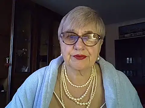 Snapshot of SweetCherry27 chatting on February 10, 2:37 pm SweetCherry27 online show from February 10, 2:37 pm