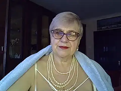 Snapshot of SweetCherry27 chatting on February 11, 5:47 am SweetCherry27 online show from February 11, 5:47 am