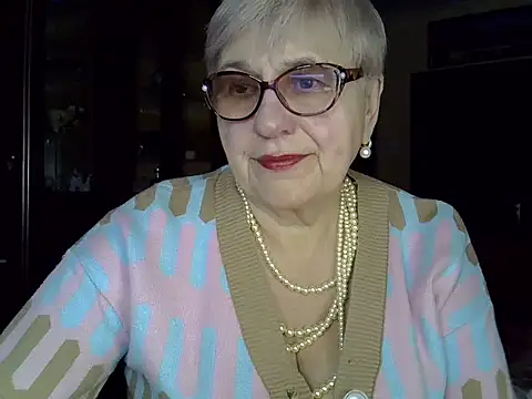 Snapshot of SweetCherry27 chatting on February 13, 4:07 pm SweetCherry27 online show from February 13, 4:07 pm