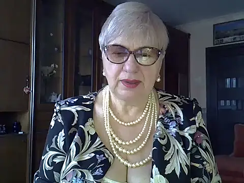 Snapshot of SweetCherry27 chatting on February 15, 10:55 am SweetCherry27 online show from February 15, 10:55 am