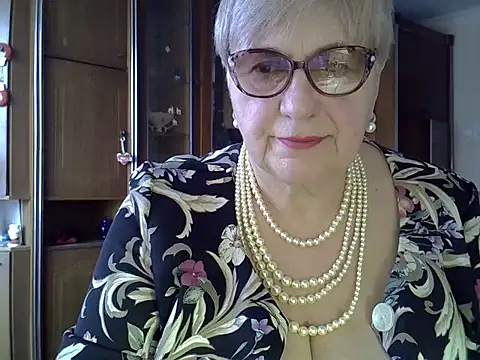 Snapshot of SweetCherry27 chatting on February 16, 1:38 pm SweetCherry27 online show from February 16, 1:38 pm