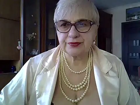 Snapshot of SweetCherry27 chatting on February 18, 11:11 am SweetCherry27 online show from February 18, 11:11 am