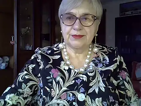Snapshot of SweetCherry27 chatting on February 23, 5:12 am SweetCherry27 online show from February 23, 5:12 am