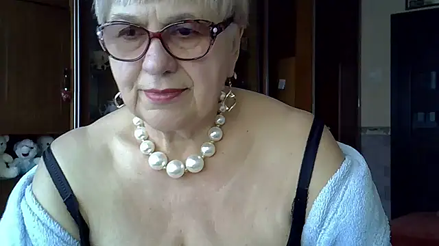 Snapshot of SweetCherry27 chatting on March 3, 8:49 am SweetCherry27 online show from March 3, 8:49 am