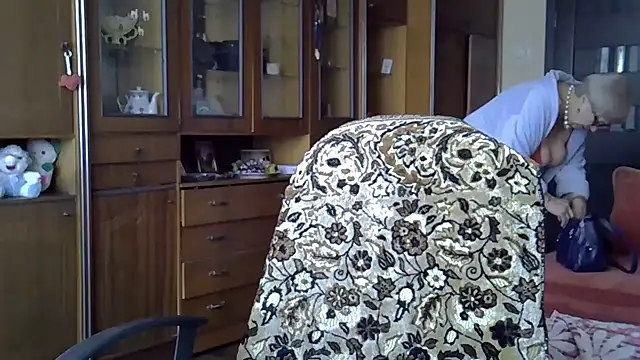 Snapshot of SweetCherry27 chatting on March 7, 10:45 am SweetCherry27 online show from March 7, 10:45 am