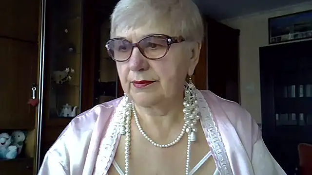 Snapshot of SweetCherry27 chatting on March 8, 5:17 am SweetCherry27 online show from March 8, 5:17 am