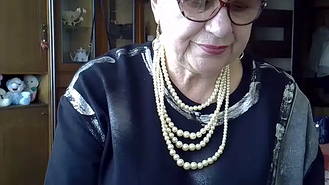 Snapshot of SweetCherry27 chatting on March 9, 11:36 am SweetCherry27 online show from March 9, 11:36 am