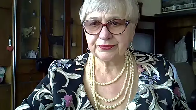 Snapshot of SweetCherry27 chatting on March 11, 8:20 am SweetCherry27 online show from March 11, 8:20 am