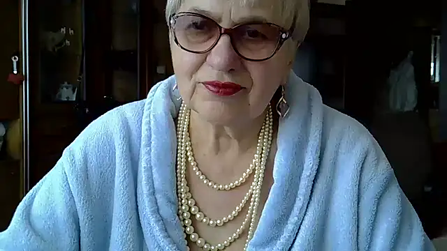 Snapshot of SweetCherry27 chatting on March 11, 1:45 pm SweetCherry27 online show from March 11, 1:45 pm