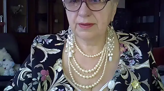 Snapshot of SweetCherry27 chatting on March 16, 5:03 am SweetCherry27 online show from March 16, 5:03 am