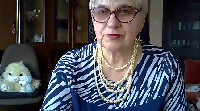 Snapshot of SweetCherry27 chatting on March 16, 1:38 pm SweetCherry27 online show from March 16, 1:38 pm