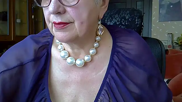 Snapshot of SweetCherry27 chatting on March 19, 10:55 am SweetCherry27 online show from March 19, 10:55 am