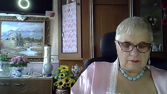 Snapshot of SweetCherry27 chatting on September 15, 4:34 am SweetCherry27 online show from September 15, 4:34 am