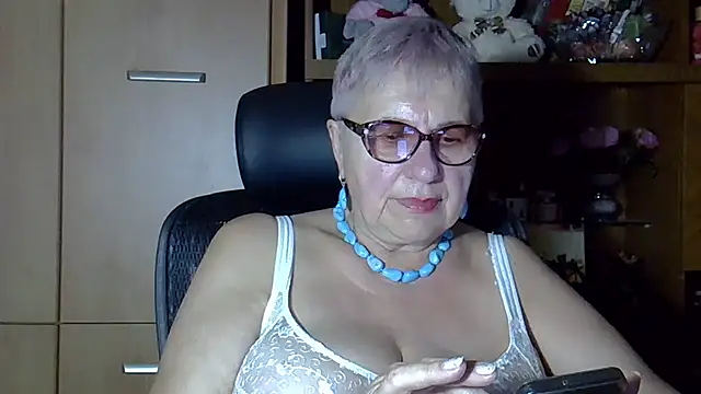 Snapshot of SweetCherry27 chatting on September 16, 4:41 pm SweetCherry27 online show from September 16, 4:41 pm