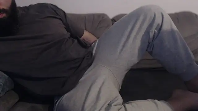 hugemachohandsome online show from April 18, 4:49 am