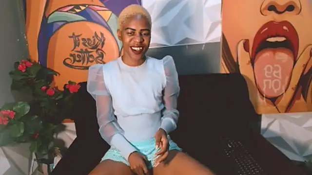 Snapshot of Ebonystormxxx chatting on October 24, 8:11 am Ebonystormxxx online show from October 24, 8:11 am