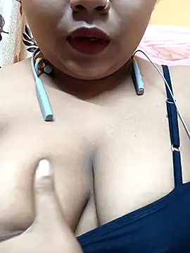 Snapshot of Sophiaboudi chatting on February 12, 5:37 pm Sophiaboudi online show from February 12, 5:37 pm