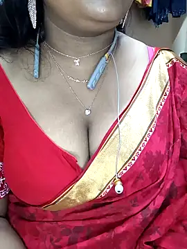 Snapshot of Sophiaboudi chatting on November 16, 3:17 pm Sophiaboudi online show from November 16, 3:17 pm