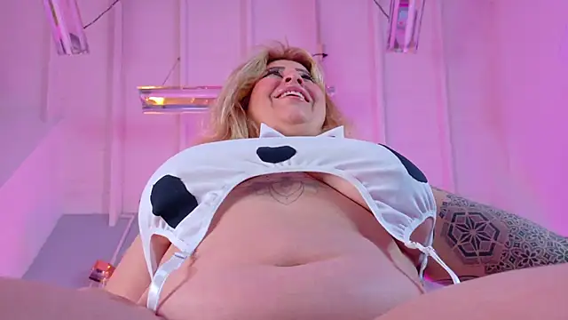 Miss Pawi online show from February 2, 9:24 pm