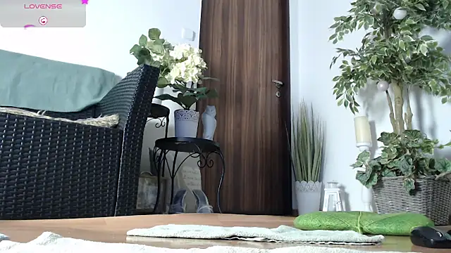 Snapshot of Squirtmania chatting on December 29, 5:21 am Squirtmania online show from December 29, 5:21 am