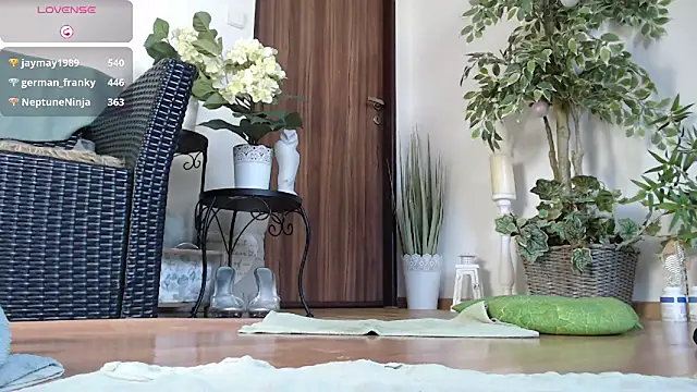 Snapshot of Squirtmania chatting on March 9, 7:45 am Squirtmania online show from March 9, 7:45 am