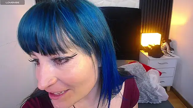 Snapshot of alicia_moom chatting on December 17, 9:27 pm alicia moom online show from December 17, 9:27 pm
