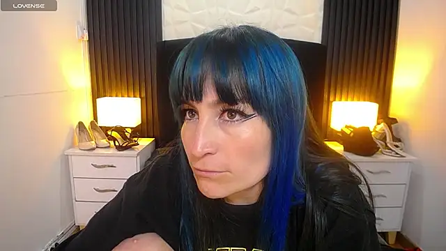 Snapshot of alicia_moom chatting on December 19, 11:39 am alicia moom online show from December 19, 11:39 am