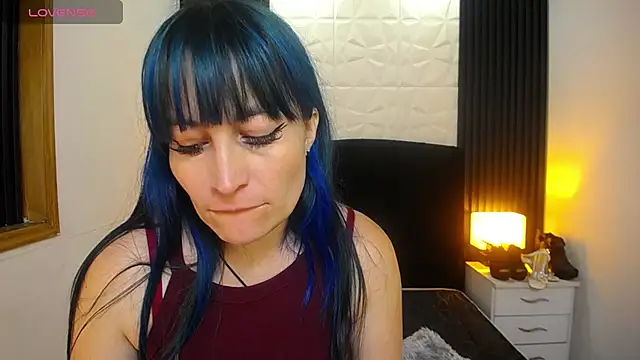 Snapshot of alicia_moom chatting on December 30, 6:16 pm alicia moom online show from December 30, 6:16 pm