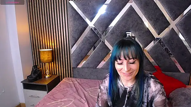 Snapshot of alicia_moom chatting on January 8, 7:34 pm alicia moom online show from January 8, 7:34 pm