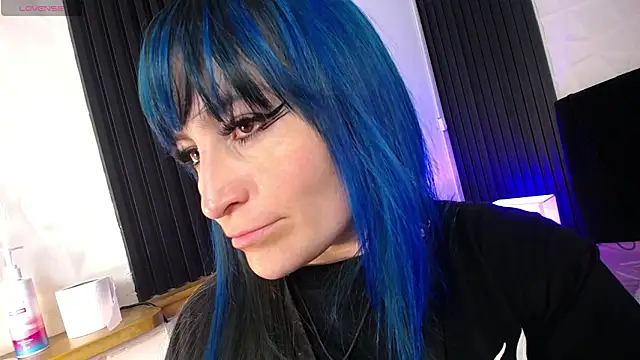 Snapshot of alicia_moom chatting on January 17, 10:45 pm alicia moom online show from January 17, 10:45 pm