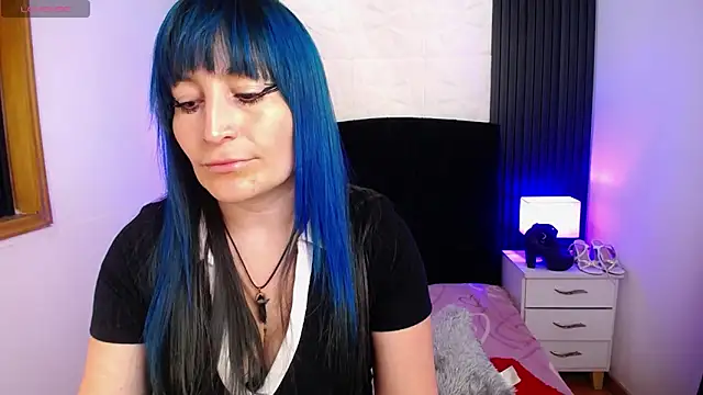 Snapshot of alicia_moom chatting on January 21, 8:00 pm alicia moom online show from January 21, 8:00 pm