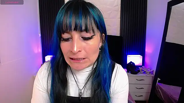 Snapshot of alicia_moom chatting on January 31, 8:01 pm alicia moom online show from January 31, 8:01 pm