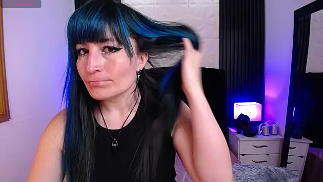 Snapshot of alicia_moom chatting on February 3, 6:49 pm alicia moom online show from February 3, 6:49 pm