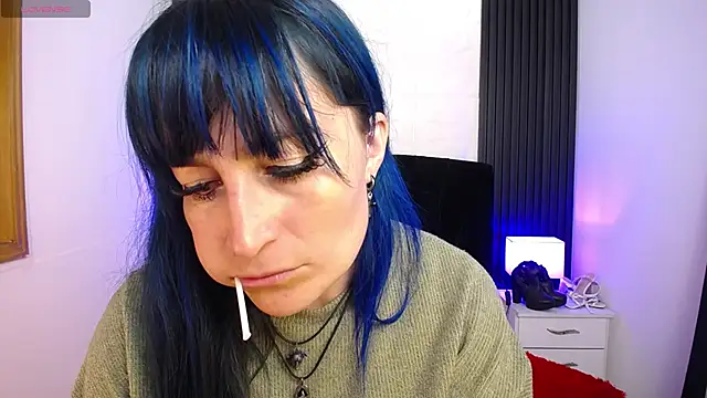 Snapshot of alicia_moom chatting on February 6, 6:46 pm alicia moom online show from February 6, 6:46 pm