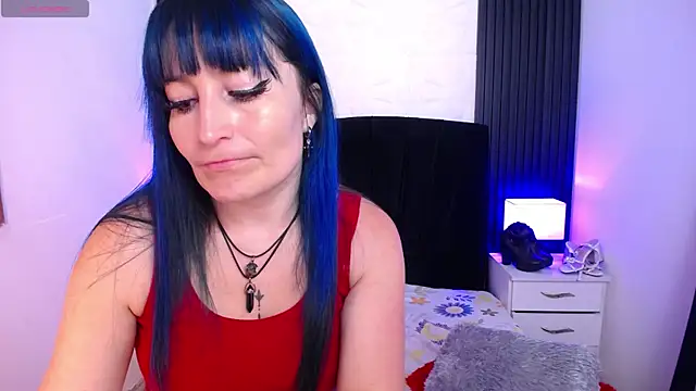 Snapshot of alicia_moom chatting on February 7, 8:42 pm alicia moom online show from February 7, 8:42 pm