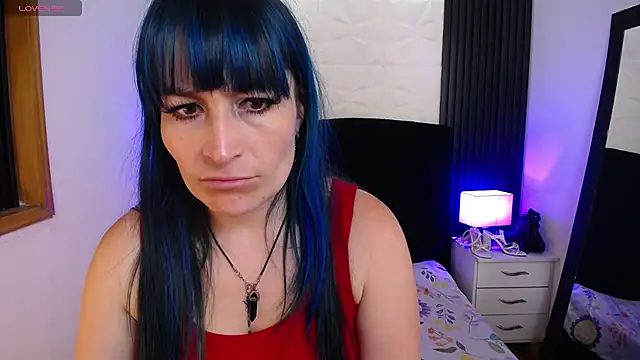 Snapshot of alicia_moom chatting on February 20, 7:41 pm alicia moom online show from February 20, 7:41 pm